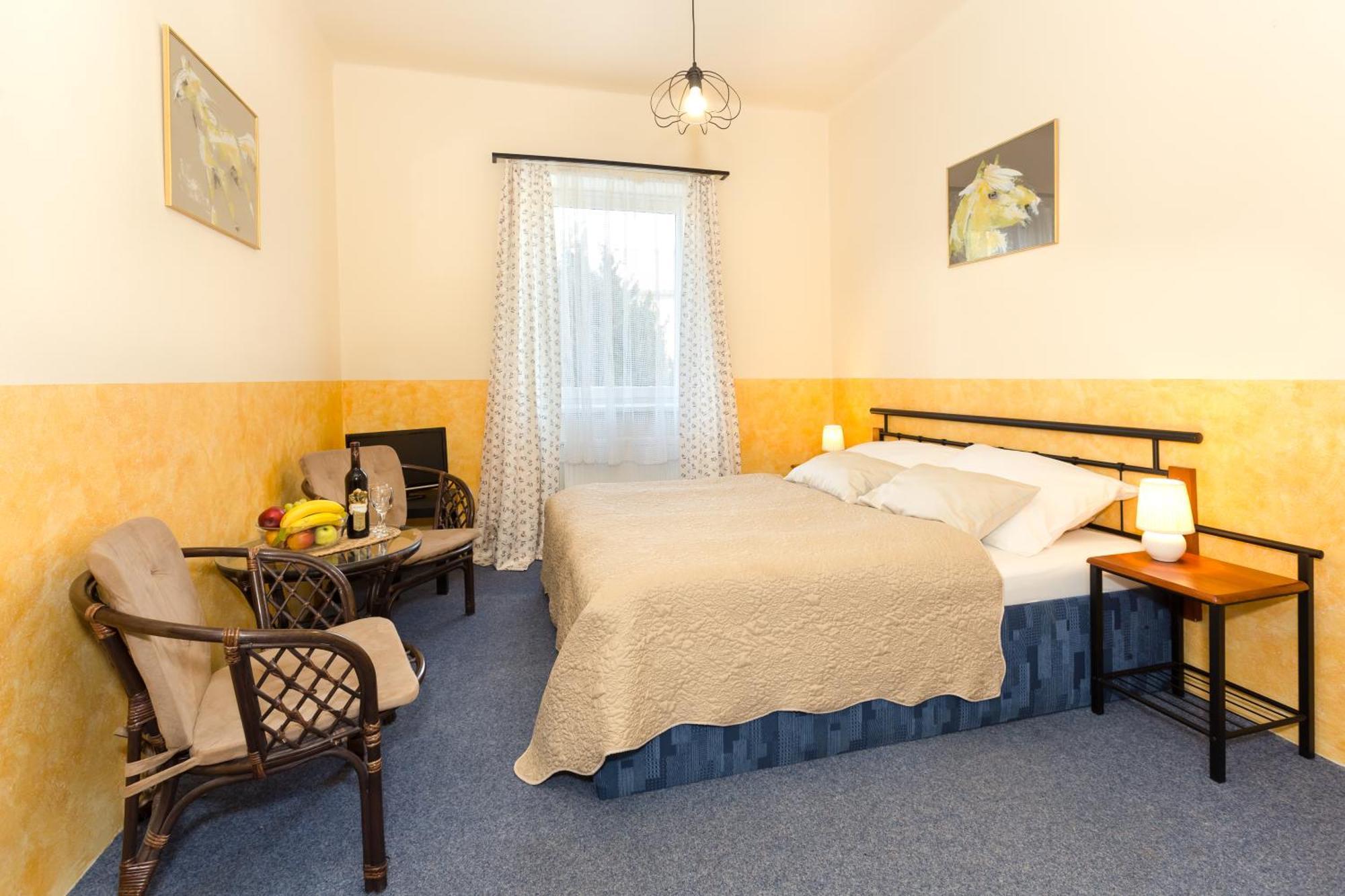 Hotel Atlas Ceske Budejovice Szoba fotó